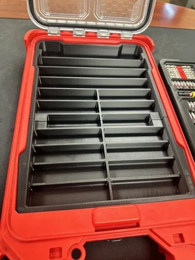 Milwaukee 100pc SHOCKWAVE Bit Kit PACKOUT Insert 2 Grey 100pc SHOCKWAVE bit kit PACKOUT insert fitted in a red case