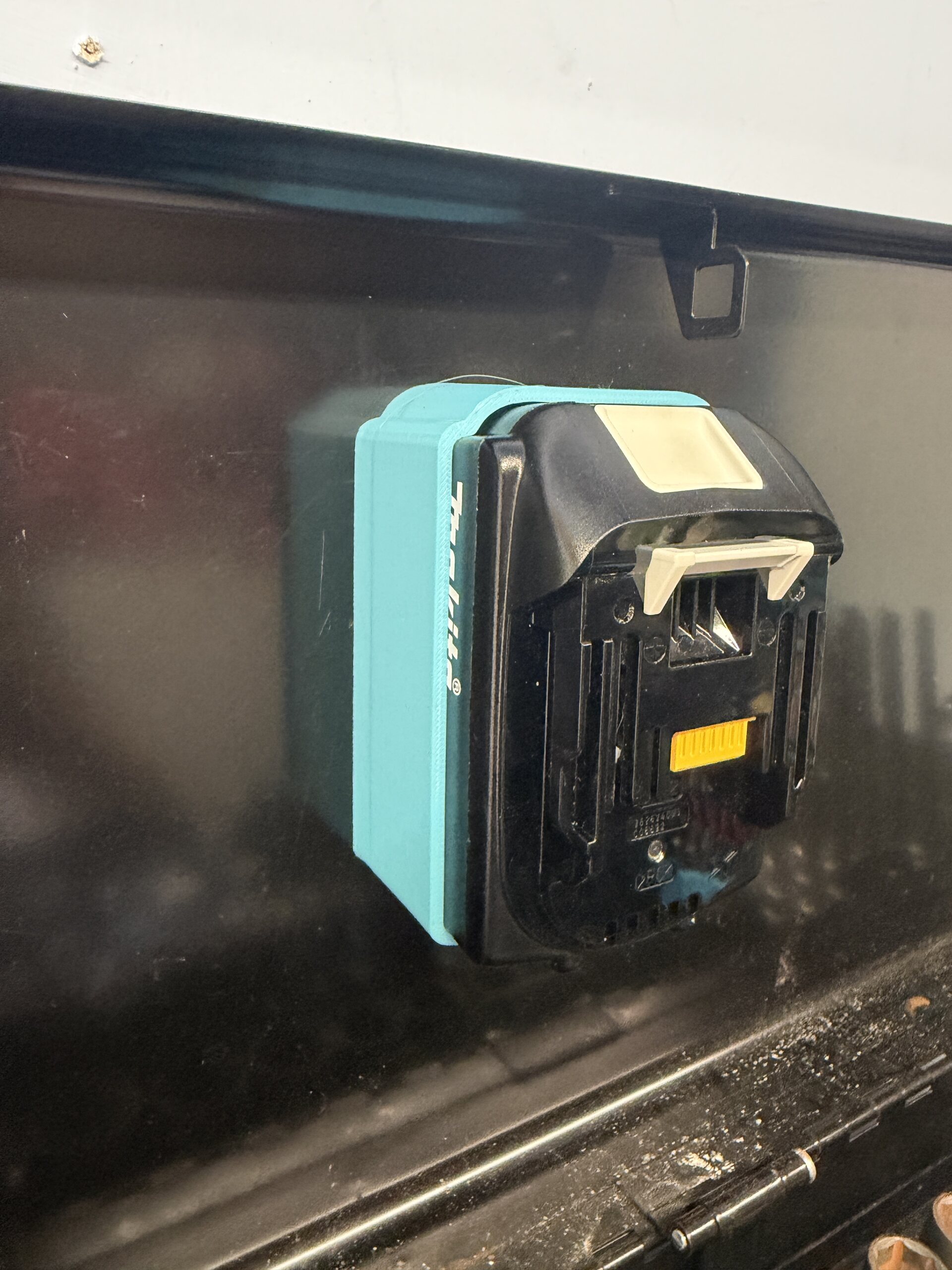 Makita 18V 5.0Ah Magnetic Battery Base 2 Makita 18V 5.0Ah Magnetic Battery Base - Image 2