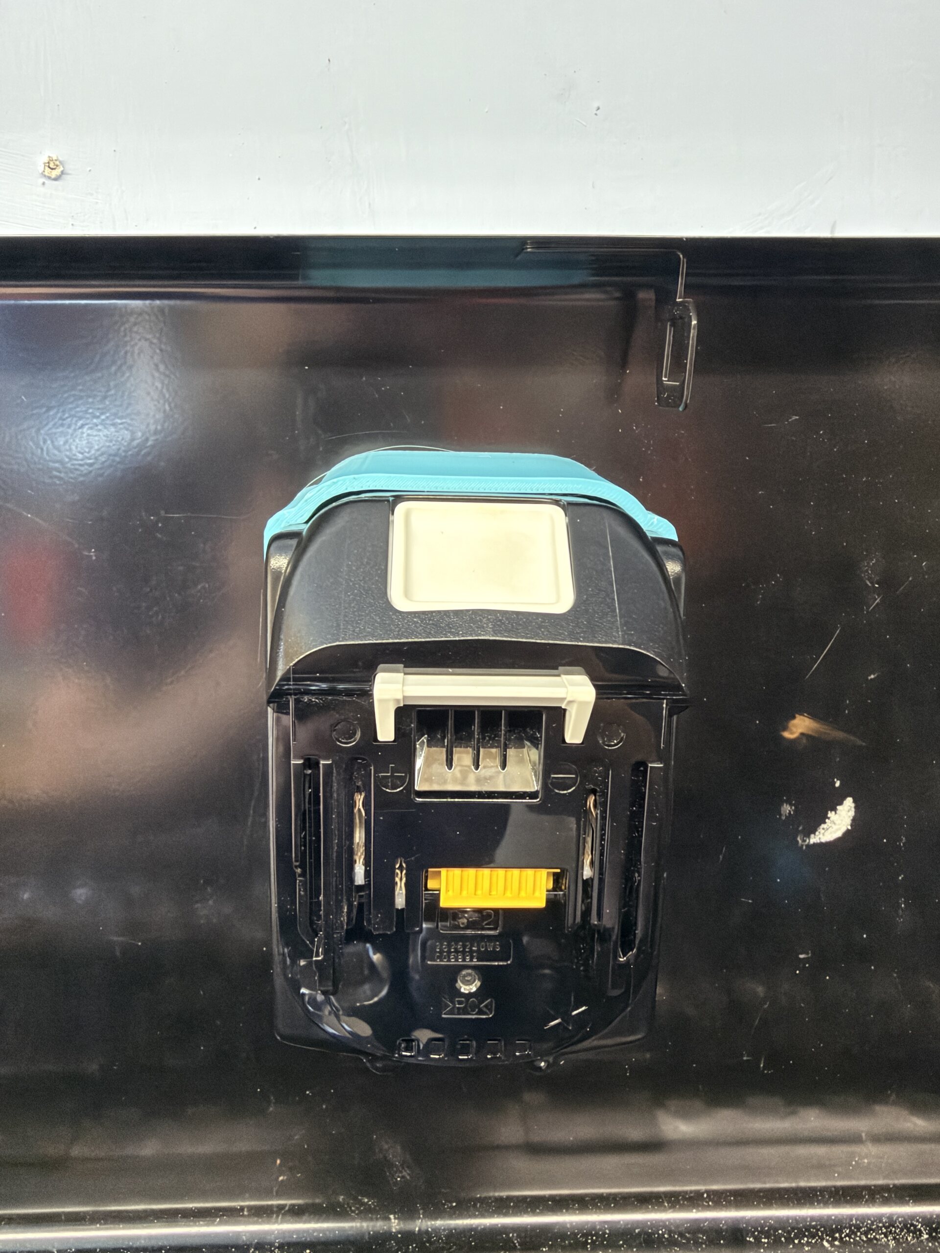 Makita 18V 5.0Ah Magnetic Battery Base 3 Makita 18V 5.0Ah Magnetic Battery Base - Image 3
