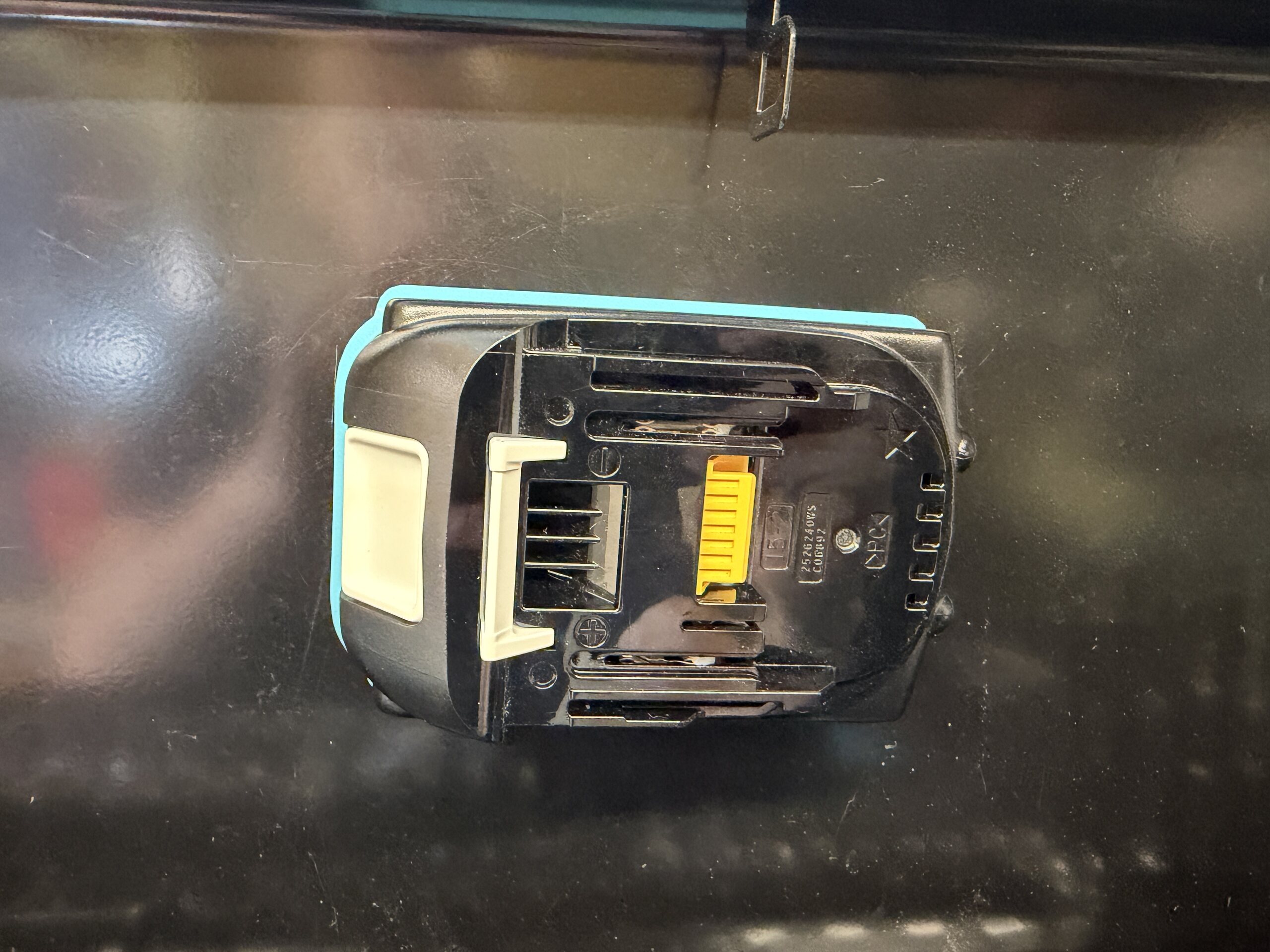 Makita 18V 5.0Ah Magnetic Battery Base 8 Makita 18V 5.0Ah Magnetic Battery Base - Image 8