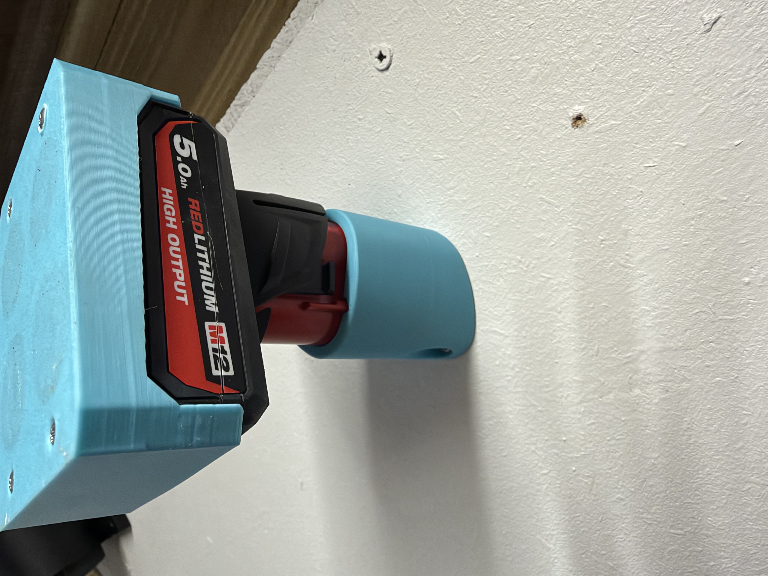 Milwaukee M12 Angled Battery Wall Holder 10 Milwaukee M12 Angled Battery Wall Holder – product detail 9