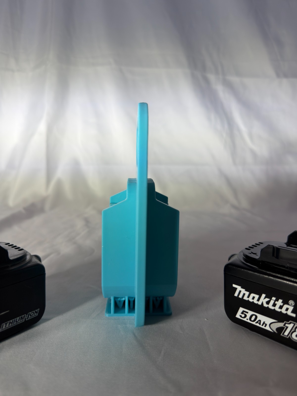 Makita 18V Battery Carrier Holds 2-6 Batteries | Battery Organiser 6 Makita 18V Battery Carrier Holds 2-6 Batteries | Battery Organiser - Image 6